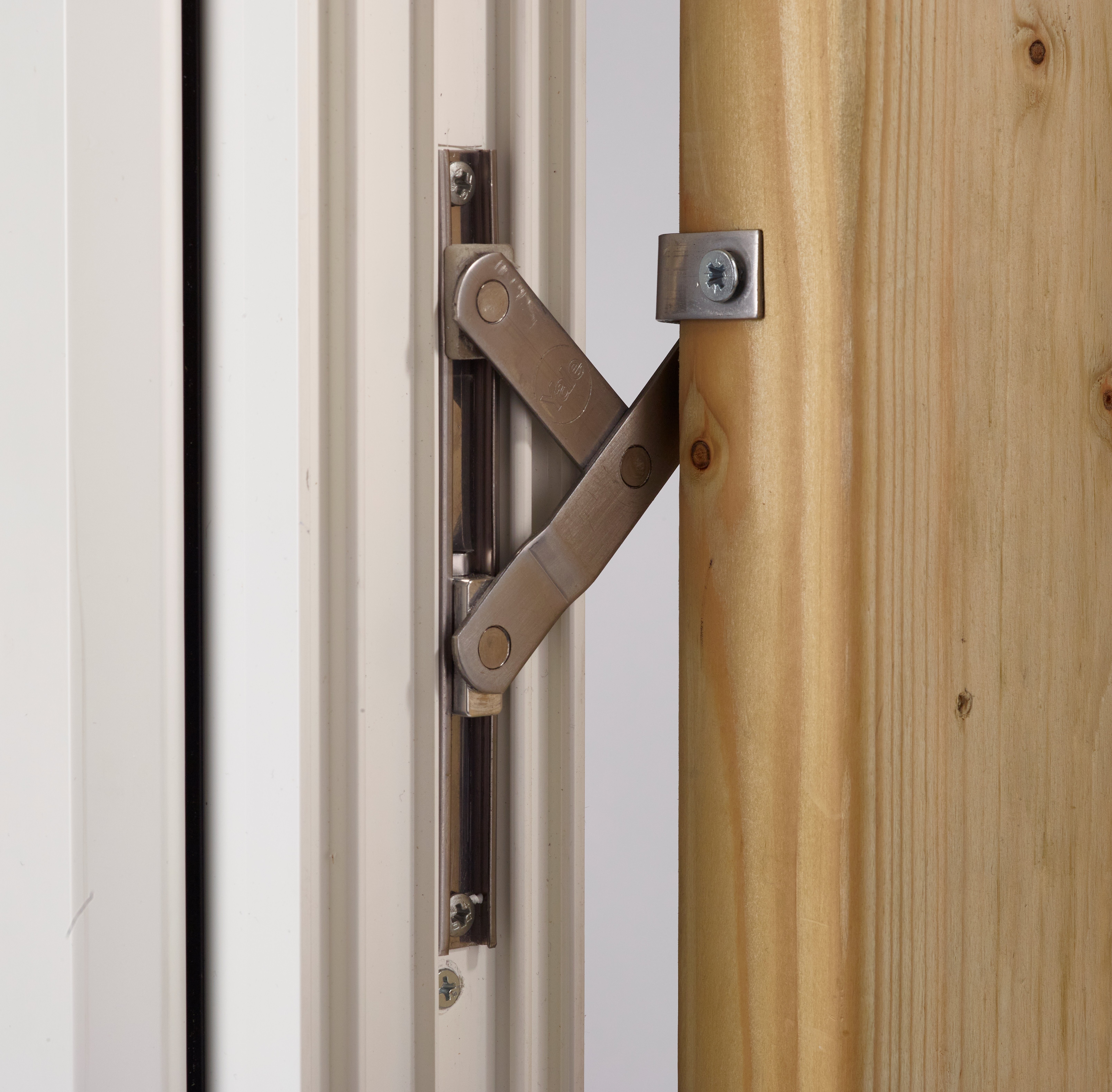 Expede Window Bracket | Yale